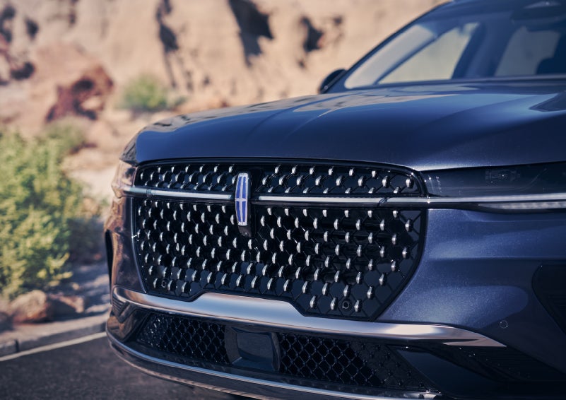The stylish grille of a 2024 Lincoln Nautilus® SUV sparkles in the sunlight. | Brinson Lincoln of Athens in Athens TX